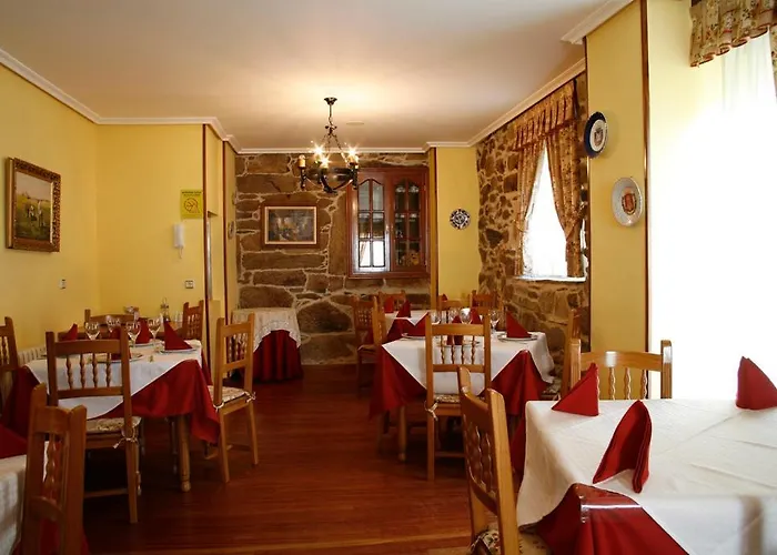 Vicente Risco Otel Castro Caldelas