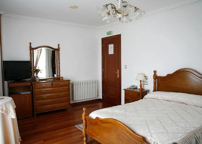 Vicente Risco Otel Castro Caldelas